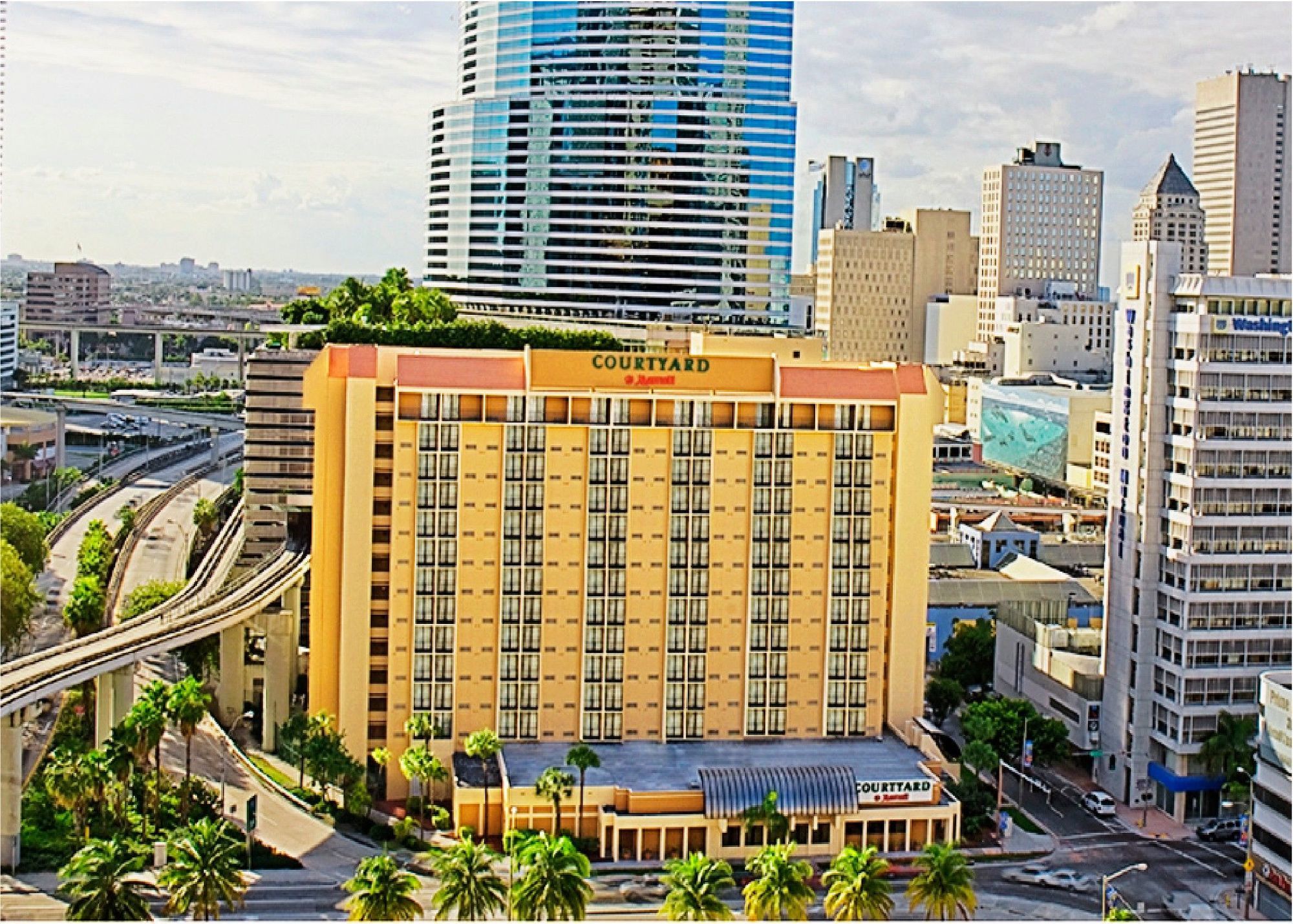 hotel courtyard miami downtown brickell area